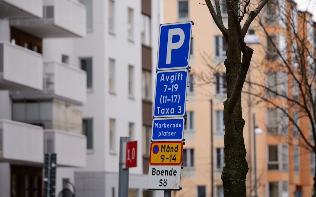 أنواع المظلات المناسبة للمواقف العامة في المدن الحارة