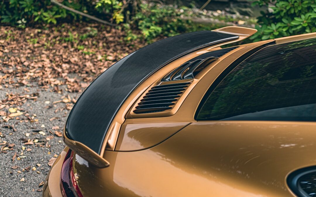 ما أفضل خامة لمظلات السيارات في المناطق الساحلية؟