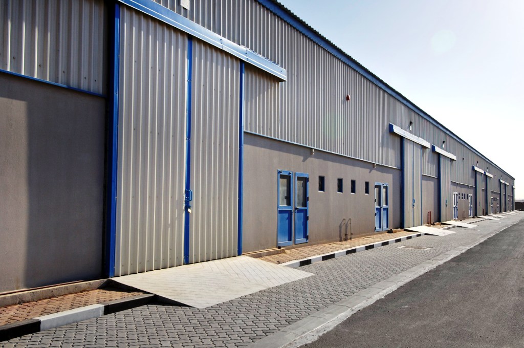 تركيب هناجر ومستودعات