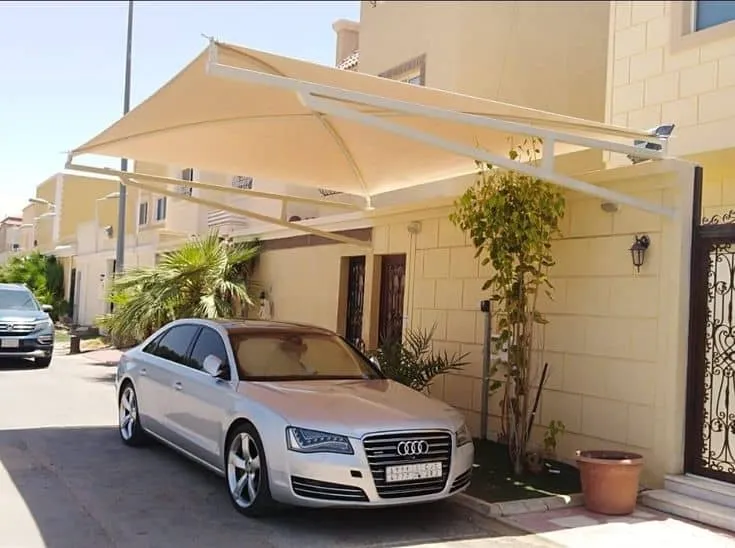 مظلات سيارات: كيف تختار النوع الأنسب لمناخ المملكة وتوفر حماية قصوى؟